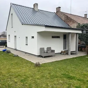 Vila Cely Dum + Zahrada, Pardubice
